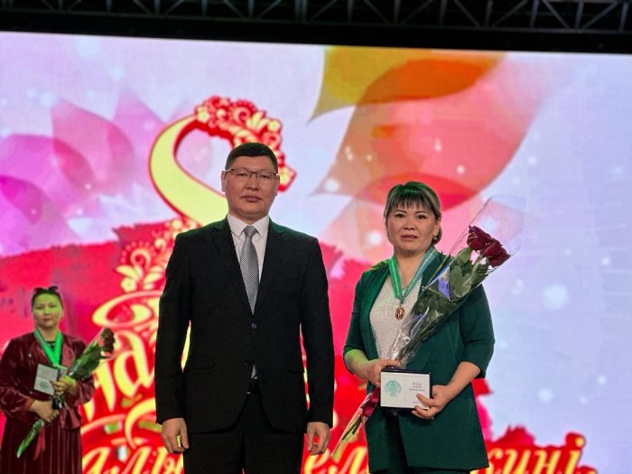 В Актау в честь Международного женского дня наградили многодетных матерей