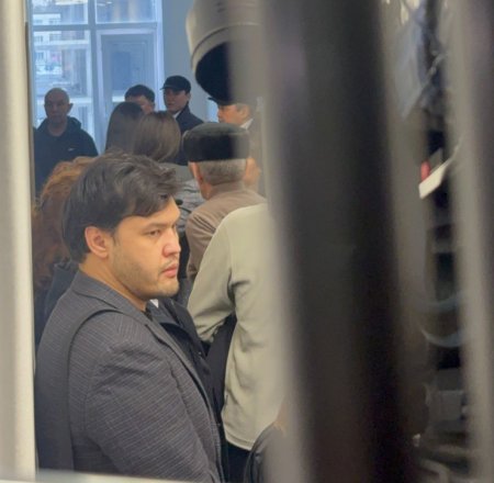 Куандыка Бишимбаева доставили в суд