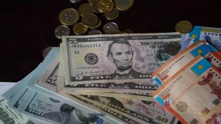 Доверие к доллару достигло исторического минимума в Казахстане