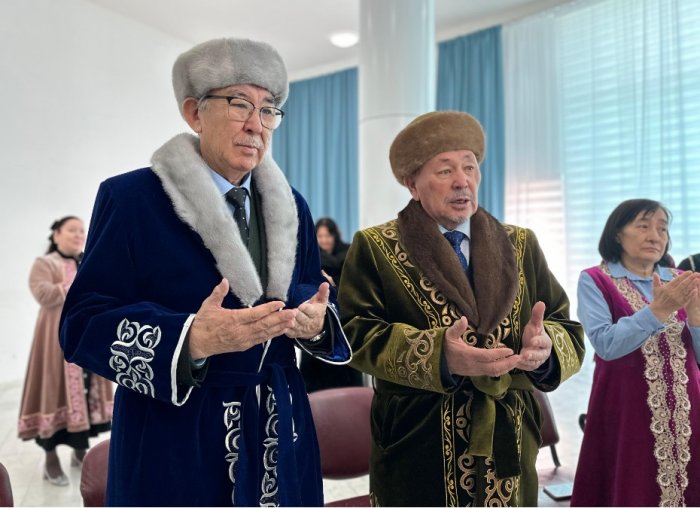 Молодая пара в Актау заключила брак в праздничный день Амал