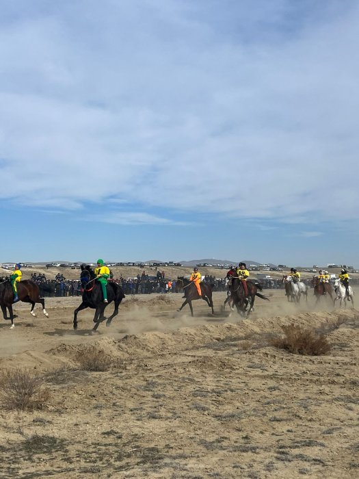 Победитель в конных скачках  в Мангистау получил три миллиона тенге