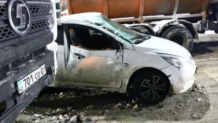 Спор двух водителей: в индустриальной зоне Алматы произошло нелепое ДТП