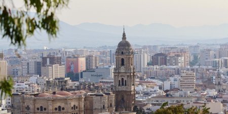 Город в Испании начал открыто «посылать» туристов домой