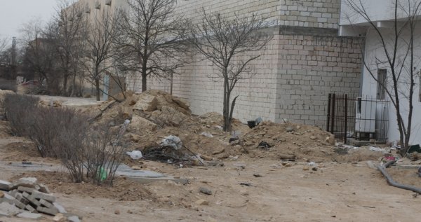 В мусорном «замесе» оказались жители пятиэтажки в Актау