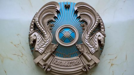 Сколько денег понадобится на смену герба в Казахстане, спросили главу Минфина