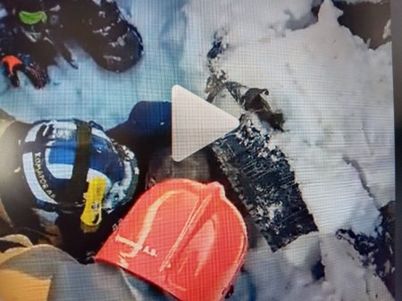 Под Москвой спасатели с фразой «с днем рождения» выкопали из-под снега мужчину