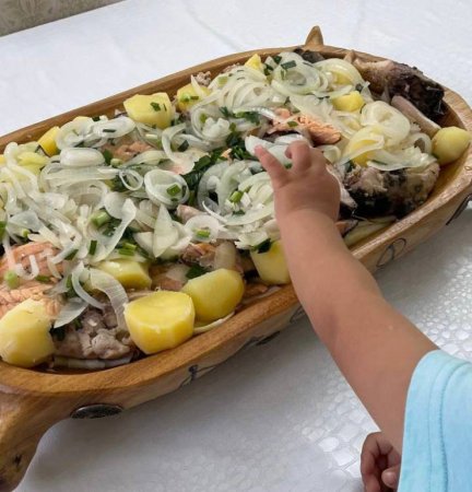 Гусь, белуга и лапша: как готовят бешбармак в разных регионах Казахстана