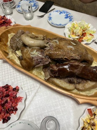 Гусь, белуга и лапша: как готовят бешбармак в разных регионах Казахстана