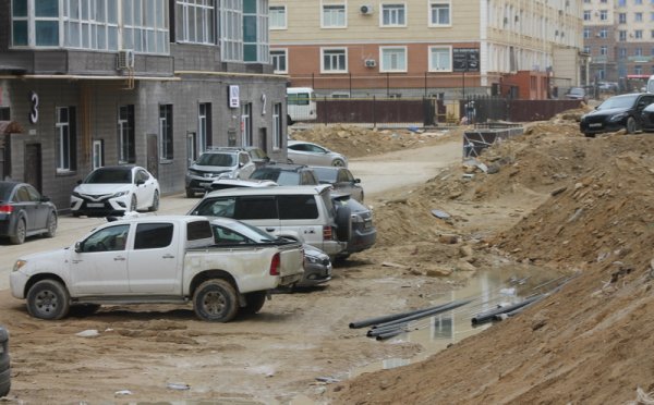 В Актау дороги в густозастроенном микрорайоне сравнивают с сельскими