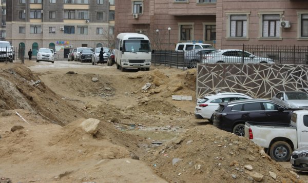 В Актау дороги в густозастроенном микрорайоне сравнивают с сельскими