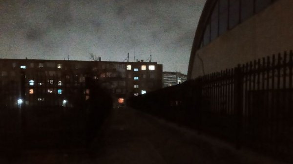 «Черт ногу сломит»: темный проход между школами пугает жителей Актау