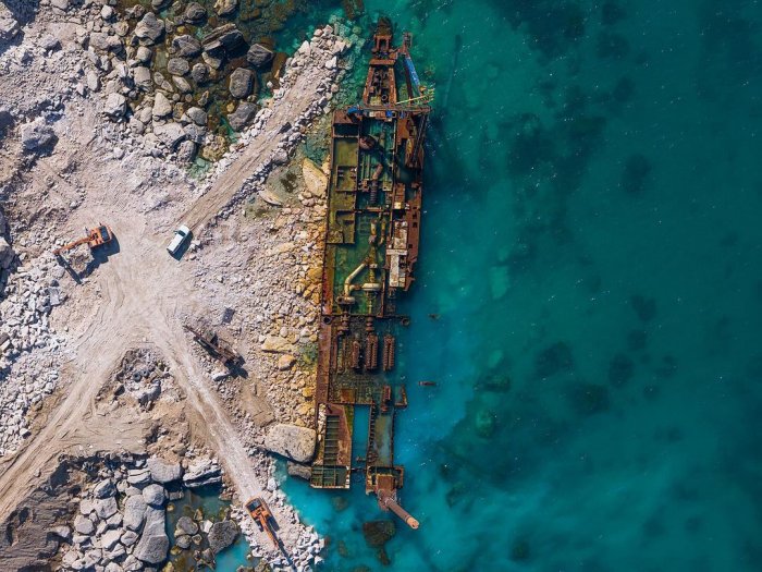 Кладбище металлолома: что сделают с когда-то затонувшими в Каспии кораблями Кладбище металлолома: что сделают с когда-то затонувшими в Каспии кораблями