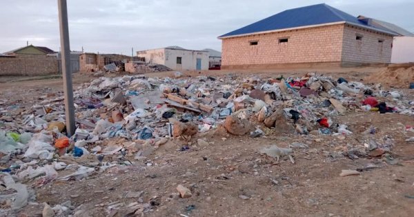 Сельчанин устроил «мусорный полигон» в пригороде Актау