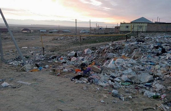 Сельчанин устроил «мусорный полигон» в пригороде Актау
