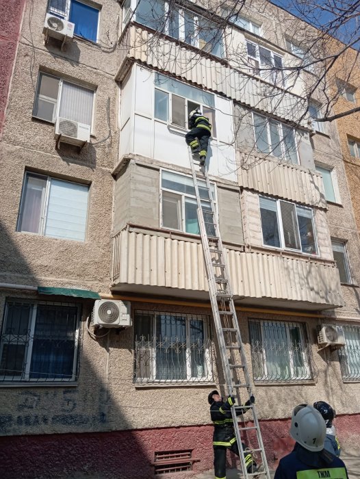 Семерых детей вызволили из запертых квартир за неделю спасатели Актау