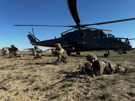 В Мангистау на полигоне «Оймаша» прошли учения морских пехотинцев