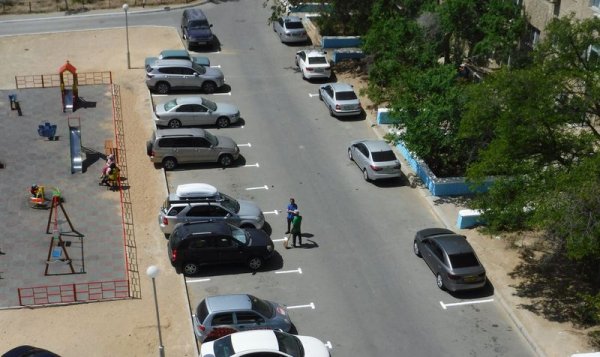 И своих, и соседских: как житель Актау отвлекает детей от гаджетов