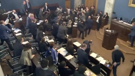 Депутаты подрались в грузинском парламенте из-за нового законопроекта