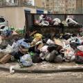 Жители Актау пожаловались  на переполненные мусорные баки