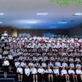 Хор из 500 школьников Актау исполнил песню для мам в честь праздника