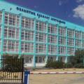 Оторвало часть пальца: пострадавшую на качелях в Мангистау девочку выписали