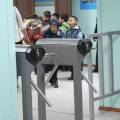 Более 20 школ в Мангистау приобрели не соответствующие техническим характеристикам турникеты за 180 млн тенге