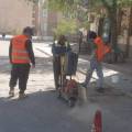 В Актау начали ямочный ремонт внутримикрорайонных дорог