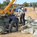 Около 90 спасателей из Мангистау укрепляют дамбу вдоль реки Жайык